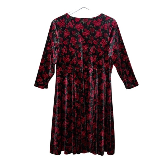 TORRID Black Velvet Red Rose Faux Wrap Front Women’s  Whimsigoth Dress Sz 1X - Picture 10 of 12